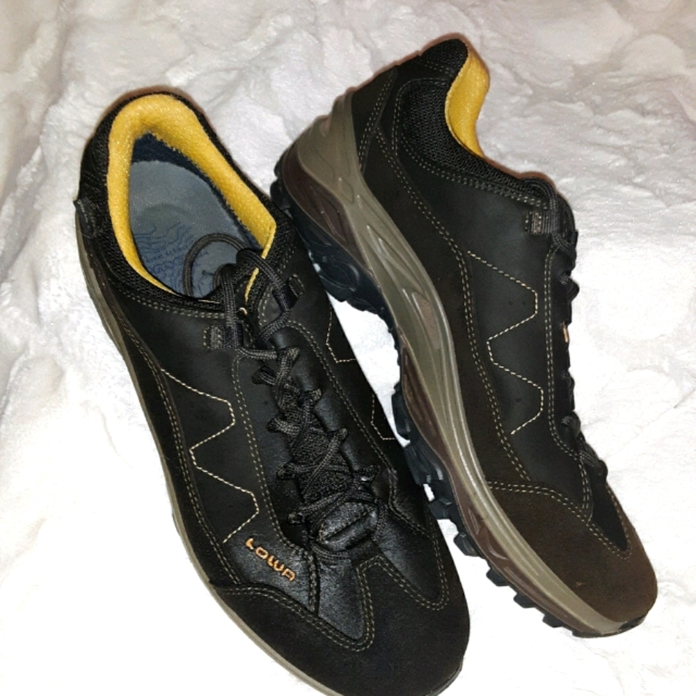 Lowa hiking shoe for guys or gals - 10.5 mens